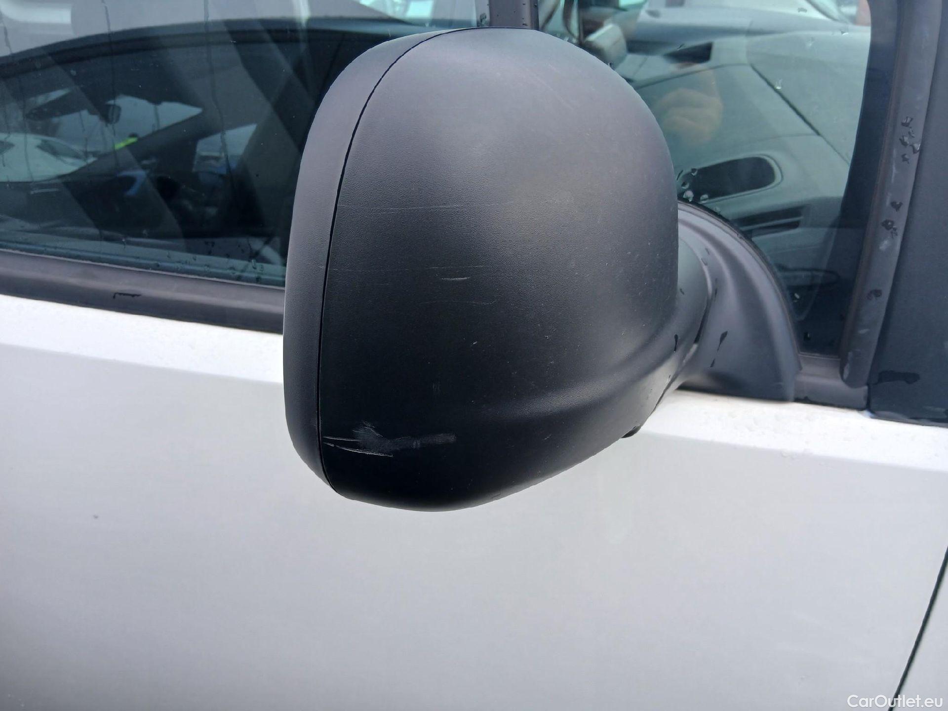  Citroen  Berlingo CITROEN  / 2018 / 4P / combi Talla M BlueHDi 100 LIVE (AC) #23