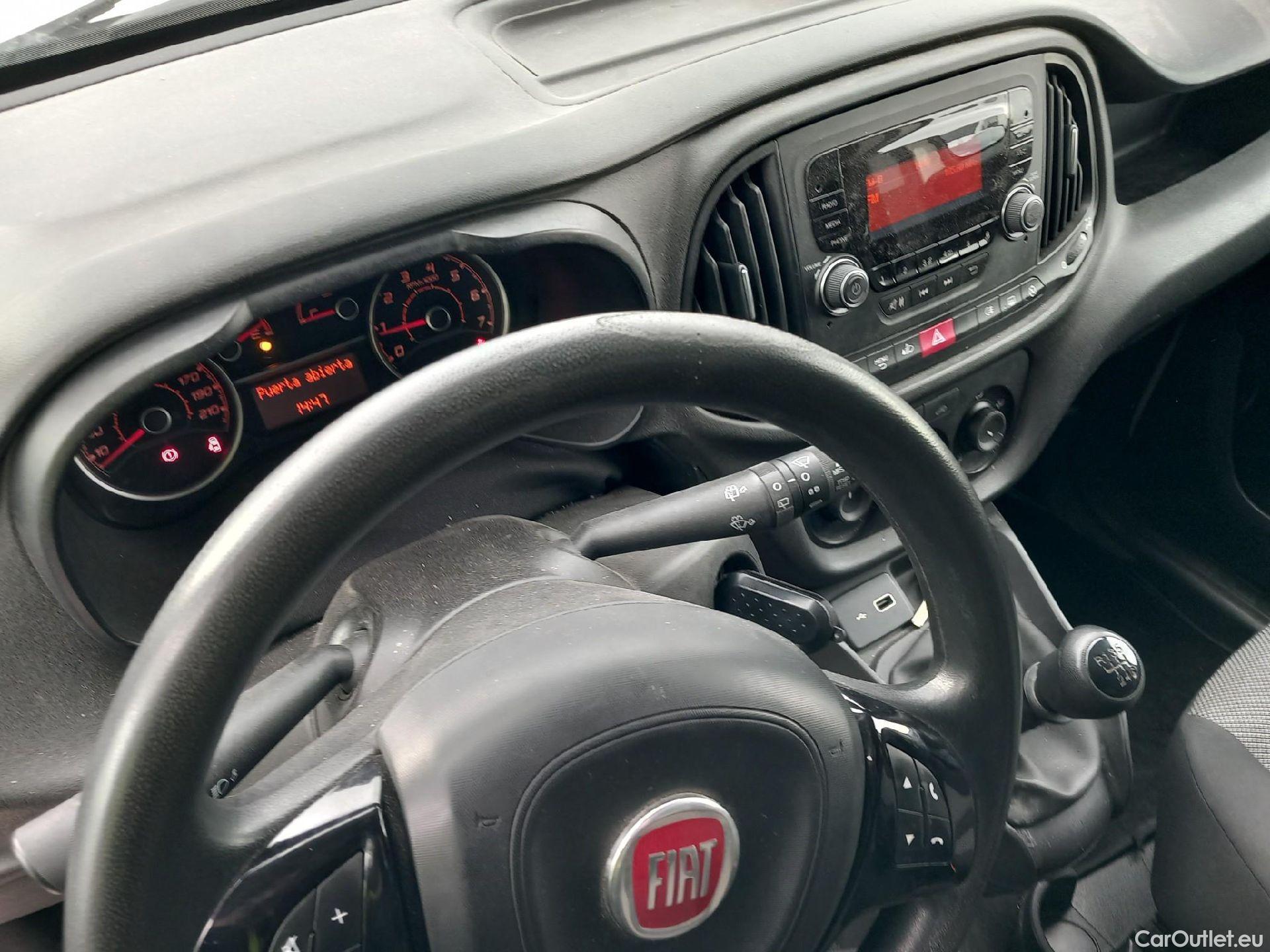  Fiat  Doblo FIAT Doblò Cargo/2015/3P/furgón derivado de turismo Cargo Base 1.6 Mjet 66kW (90CV) #28