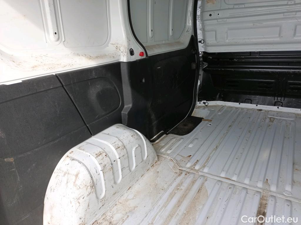  Nissan  NV300 NISSAN  / 2016 / 4P / furgón 1.6dCi 70kW (95CV) L1H1 1T OPTIMA #14