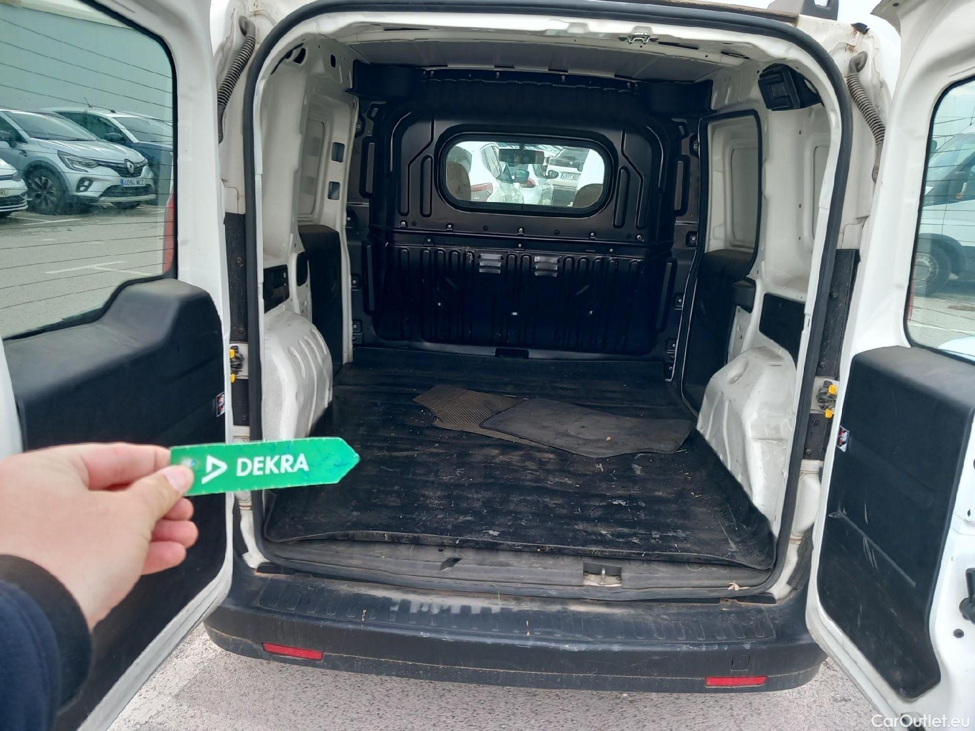  Fiat  Doblo FIAT Doblò Cargo/2015/3P/furgón derivado de turismo Cargo Base 1.6 Mjet 66kW (90CV) #8