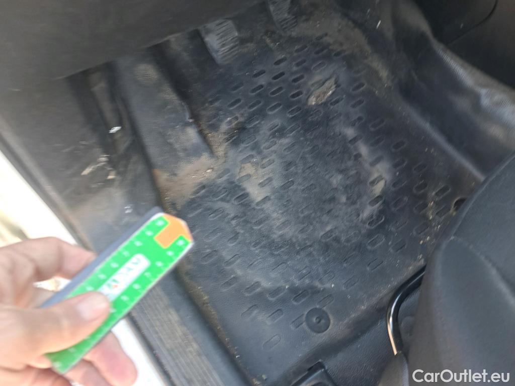  Fiat  Fiorino FIAT  / 2016 / 3P / furgón derivado de turismo Cargo Base 1.3 Mjet 59kW (80CV) E6 #20