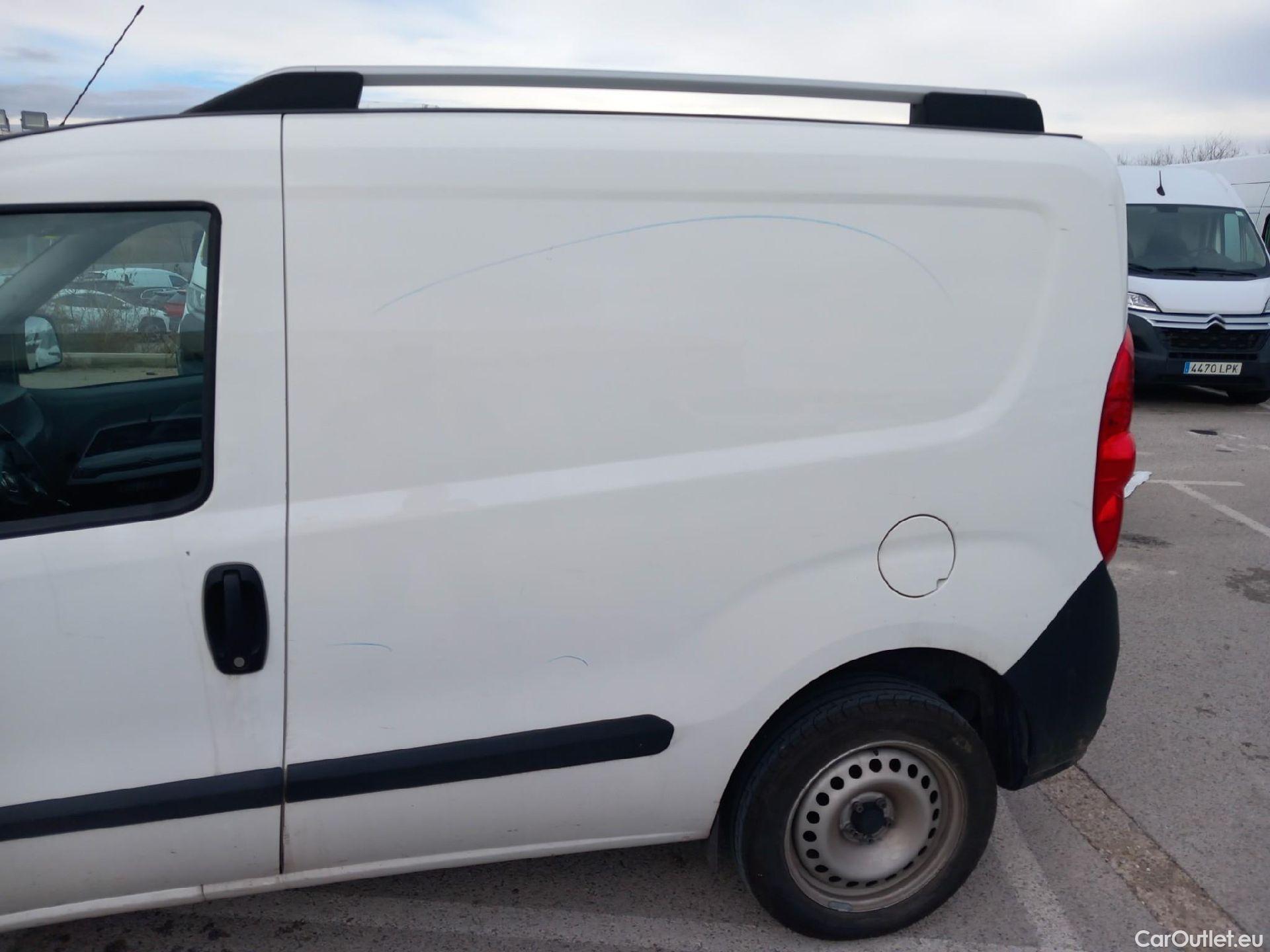  Fiat  Doblo FIAT Doblò Cargo/2015/3P/furgón derivado de turismo Cargo Base 1.6 Mjet 66kW (90CV) #13