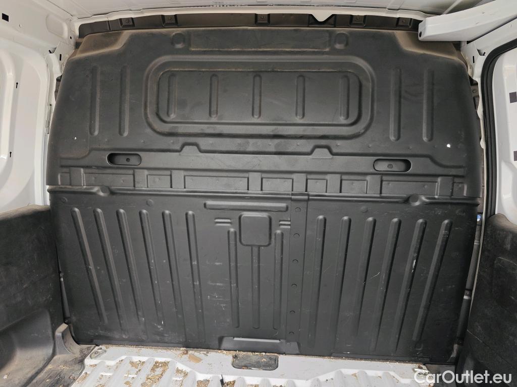  Opel  Combo OPEL  / 2018 / 3P / furgón derivado de turismo Cargo L 1000kg Diesel 1.5 100HP S&S MT E (AC) #49