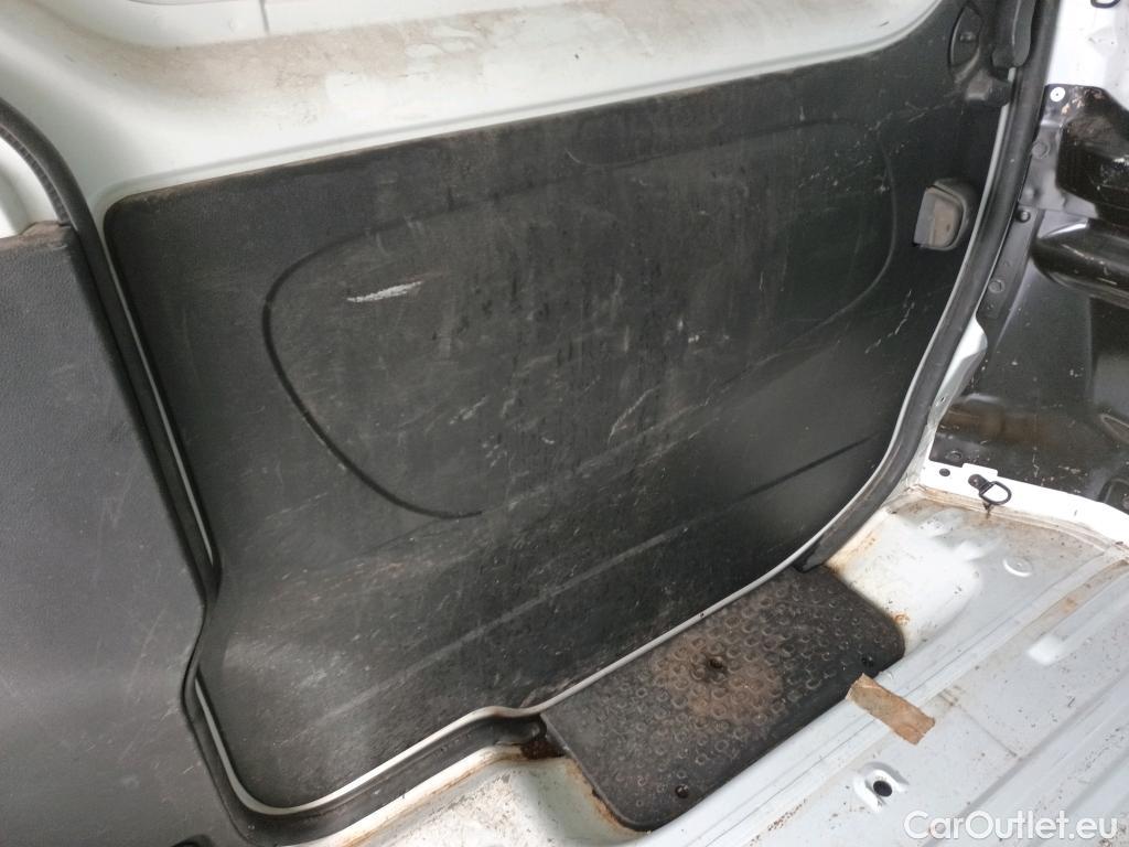  Nissan  NV300 NISSAN  / 2016 / 4P / furgón 1.6dCi 70kW (95CV) L1H1 1T OPTIMA #39