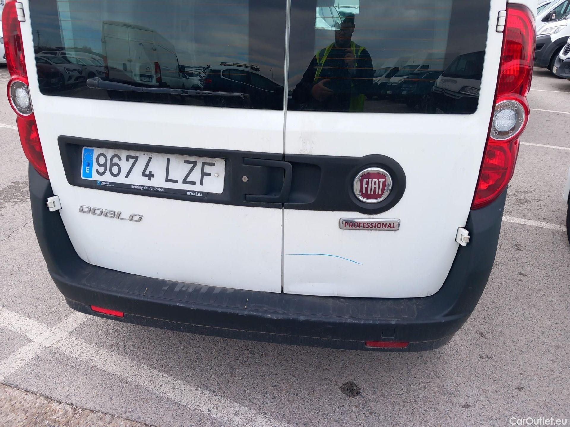  Fiat  Doblo FIAT Doblò Cargo/2015/3P/furgón derivado de turismo Cargo Base 1.6 Mjet 66kW (90CV) #17