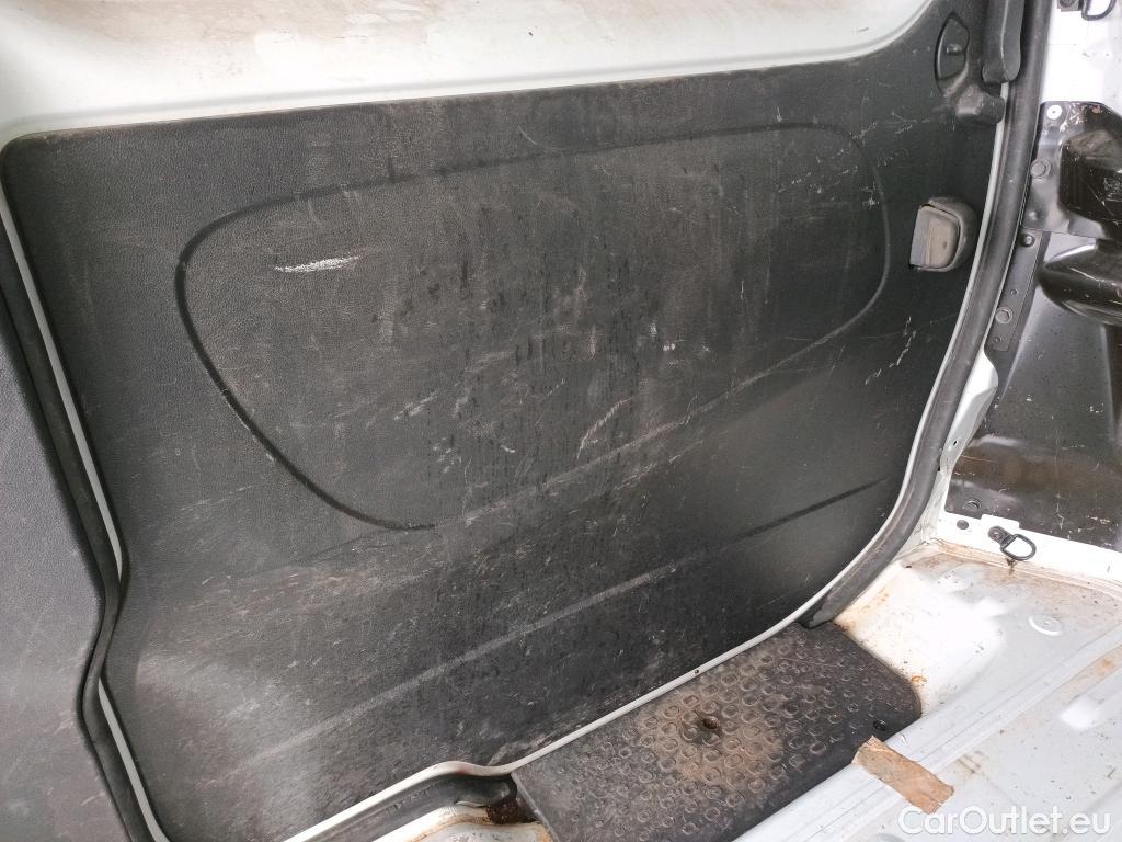  Nissan  NV300 NISSAN  / 2016 / 4P / furgón 1.6dCi 70kW (95CV) L1H1 1T OPTIMA #40