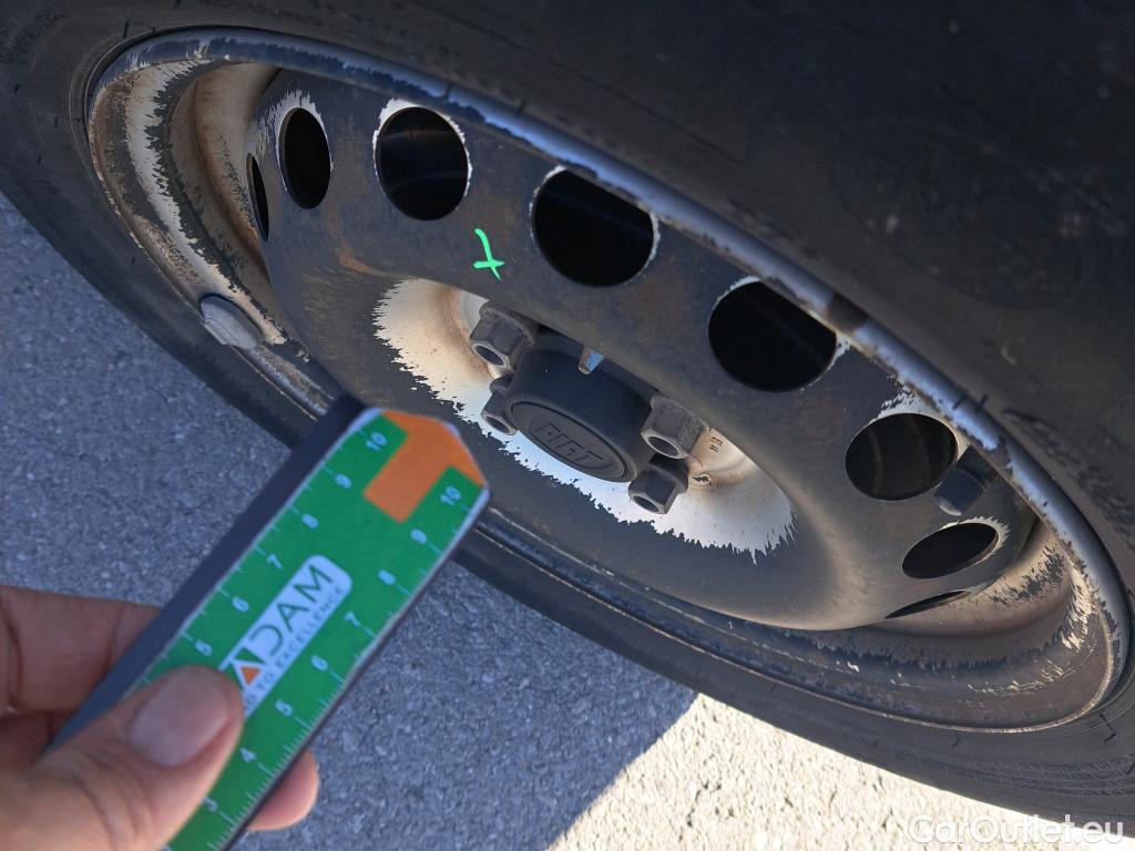  Fiat  Fiorino FIAT  / 2016 / 3P / furgón derivado de turismo Cargo Base 1.3 Mjet 59kW (80CV) E6 #62