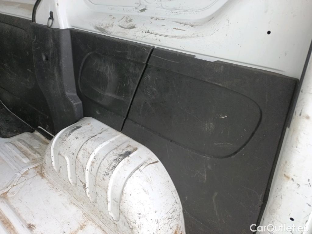  Nissan  NV300 NISSAN  / 2016 / 4P / furgón 1.6dCi 70kW (95CV) L1H1 1T OPTIMA #45