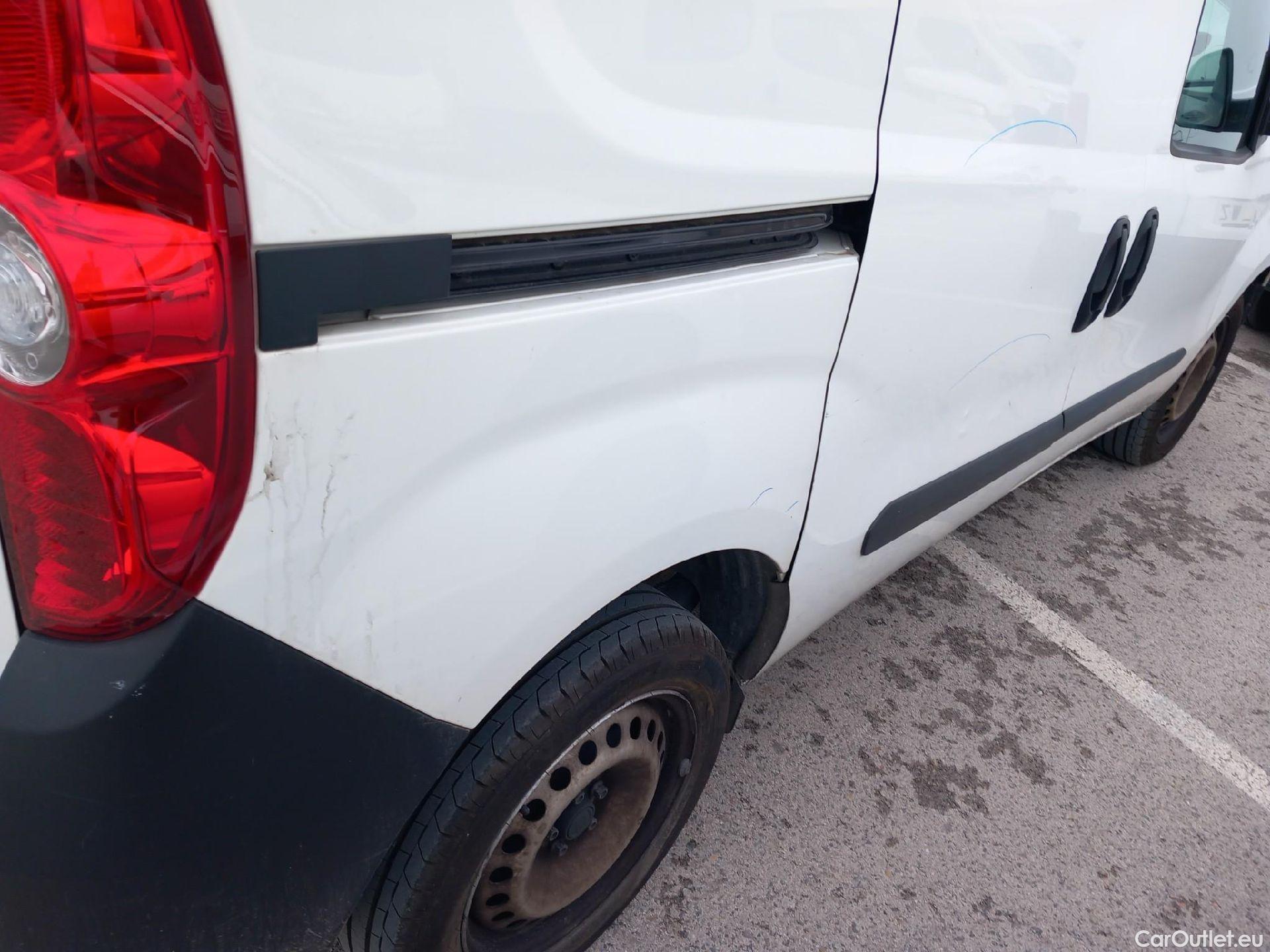  Fiat  Doblo FIAT Doblò Cargo/2015/3P/furgón derivado de turismo Cargo Base 1.6 Mjet 66kW (90CV) #19