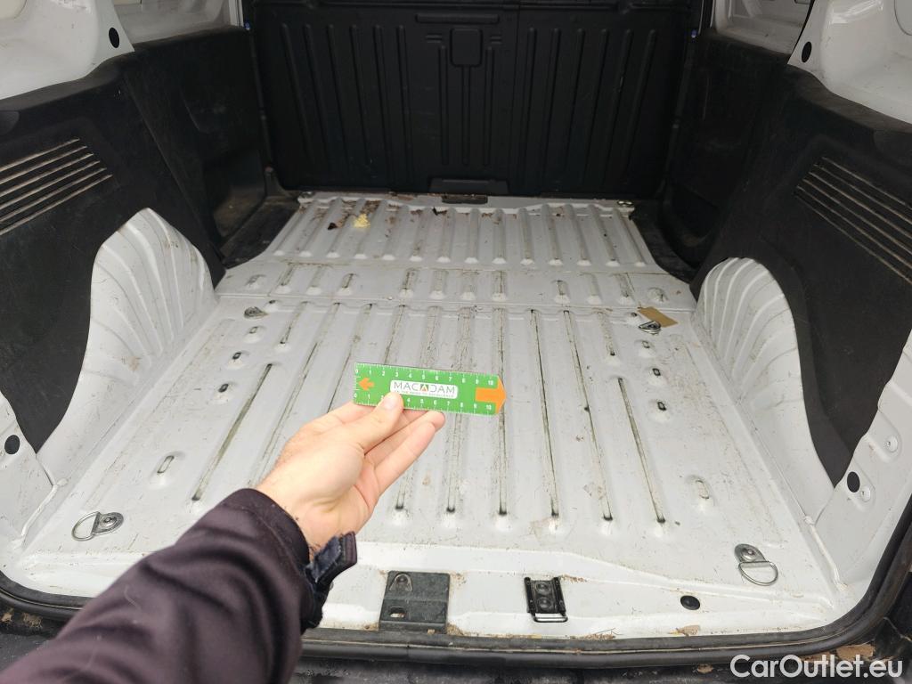  Opel  Combo OPEL  / 2018 / 3P / furgón derivado de turismo Cargo L 1000kg Diesel 1.5 100HP S&S MT E (AC) #28