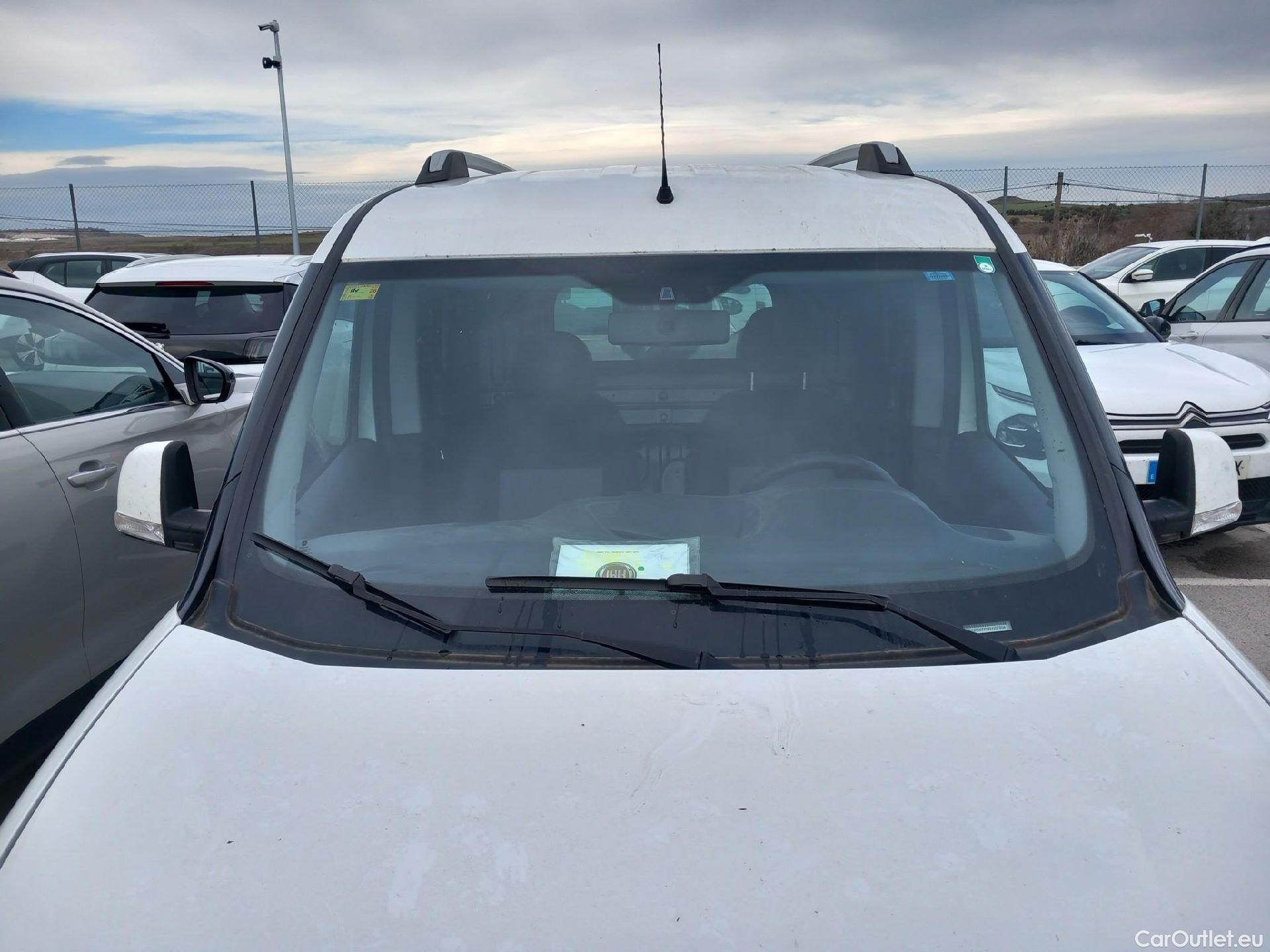  Fiat  Doblo FIAT Doblò Cargo/2015/3P/furgón derivado de turismo Cargo Base 1.6 Mjet 66kW (90CV) #1