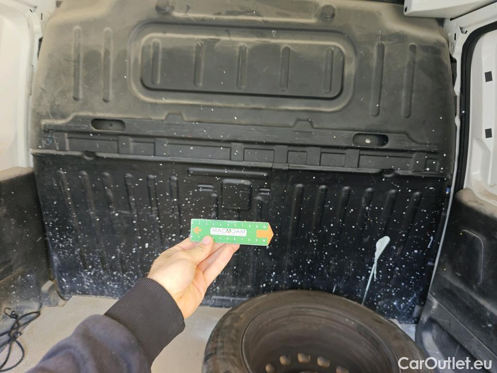  Peugeot  Partner PEUGEOT  / 2018 / 3P / furgón derivado de turismo Pro Standard 600kg BlueHDi 73kW (AC) #21