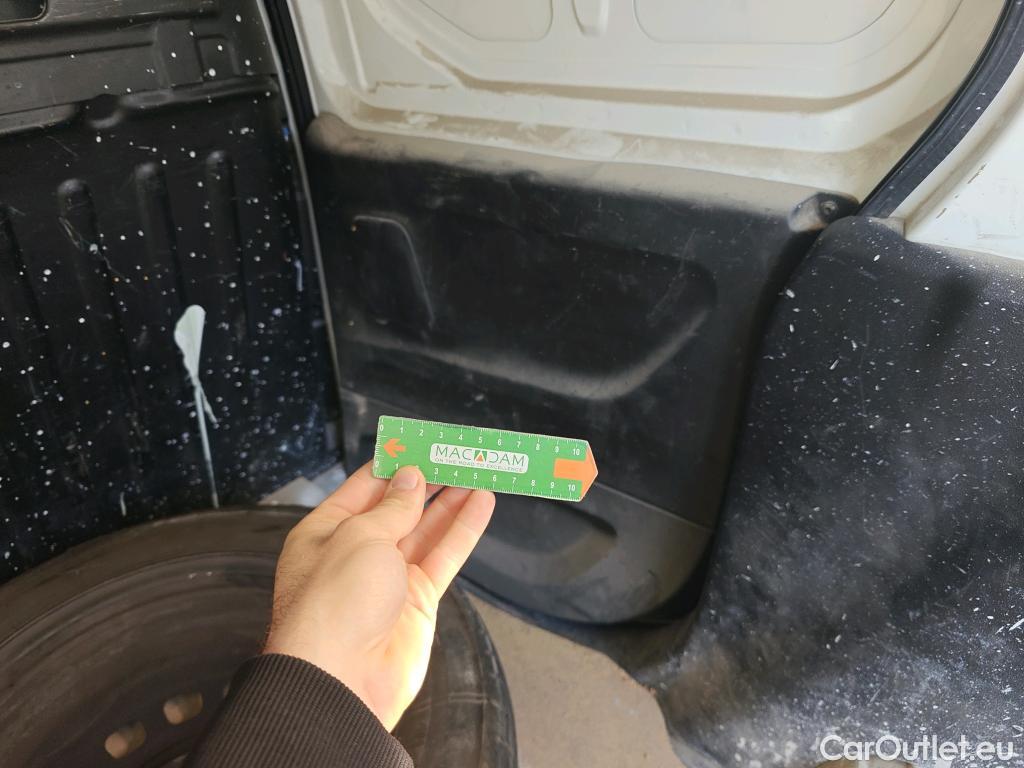  Peugeot  Partner PEUGEOT  / 2018 / 3P / furgón derivado de turismo Pro Standard 600kg BlueHDi 73kW (AC) #64