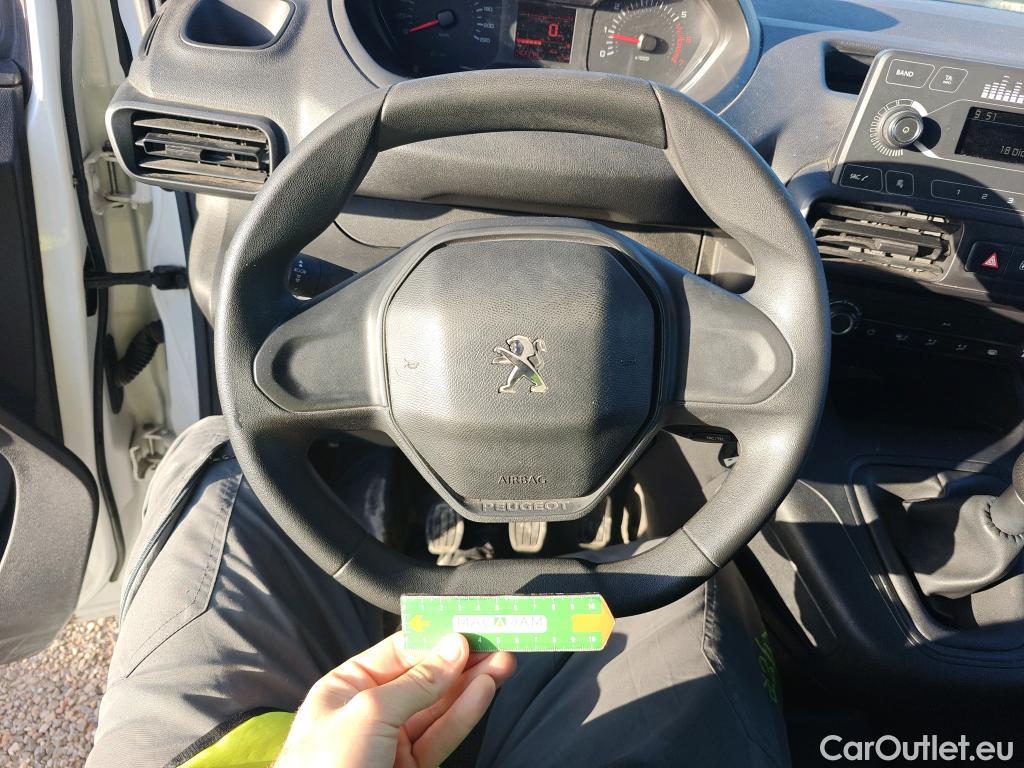  Peugeot  Partner PEUGEOT  / 2018 / 3P / furgón derivado de turismo Pro Standard 600kg BlueHDi 73kW (AC) #47