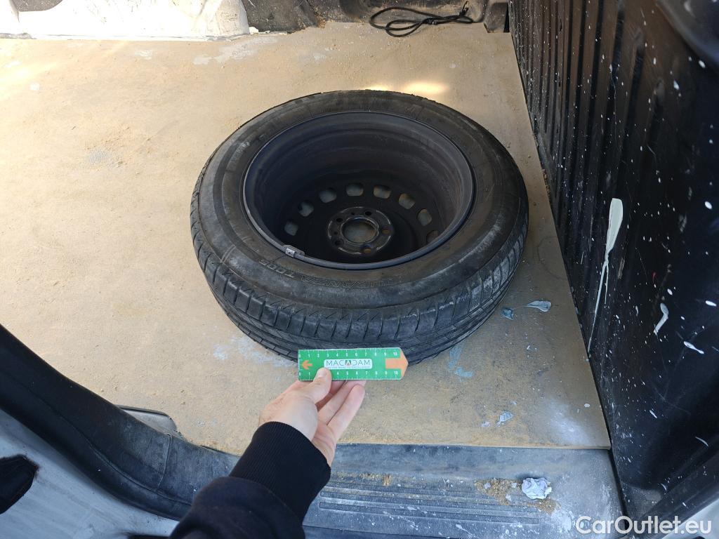  Peugeot  Partner PEUGEOT  / 2018 / 3P / furgón derivado de turismo Pro Standard 600kg BlueHDi 73kW (AC) #45