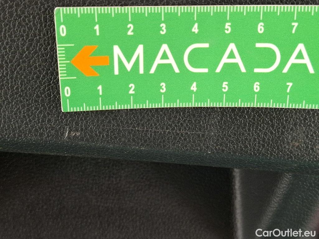  Volkswagen  Tiguan VOLKSWAGEN  / 2020 / 5P / SUV 2.0 TDI 150 DSG7 LIFE PLUS #36