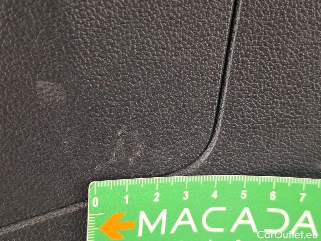  Volkswagen  Tiguan VOLKSWAGEN  / 2020 / 5P / SUV 2.0 TDI 150 DSG7 LIFE PLUS #38