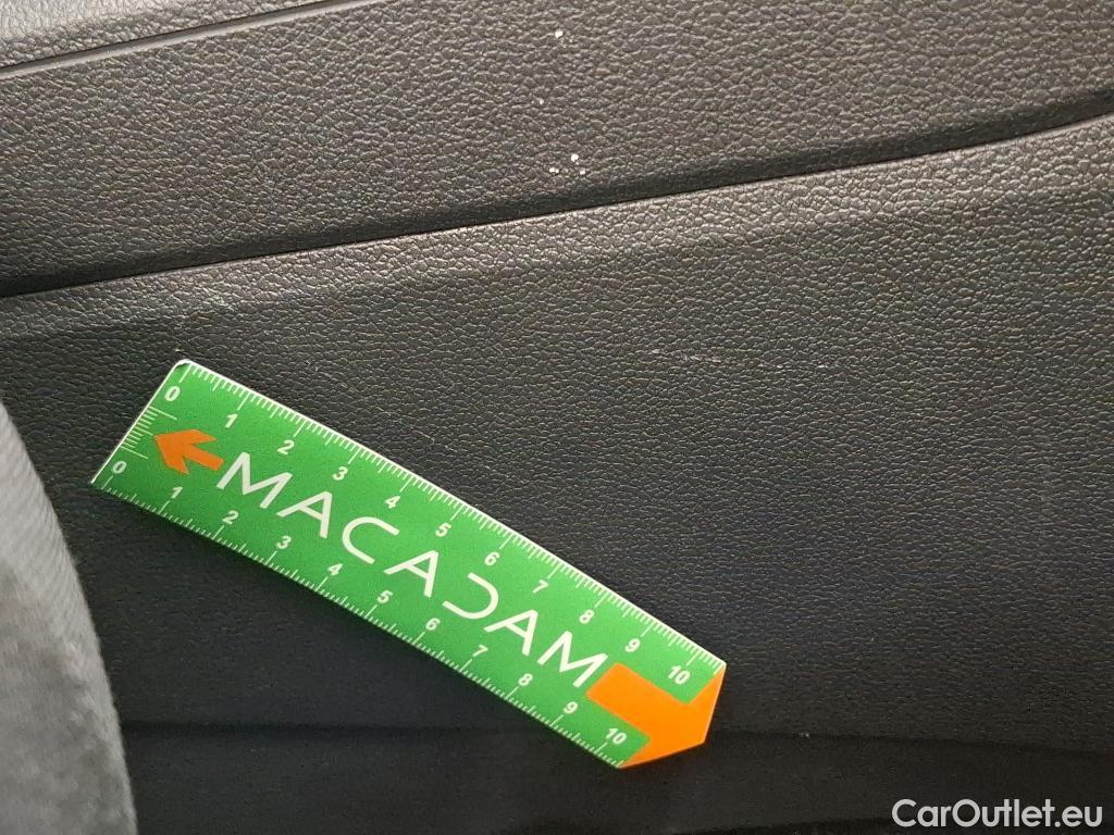  Volkswagen  Tiguan VOLKSWAGEN  / 2020 / 5P / SUV 2.0 TDI 150 DSG7 LIFE PLUS #27