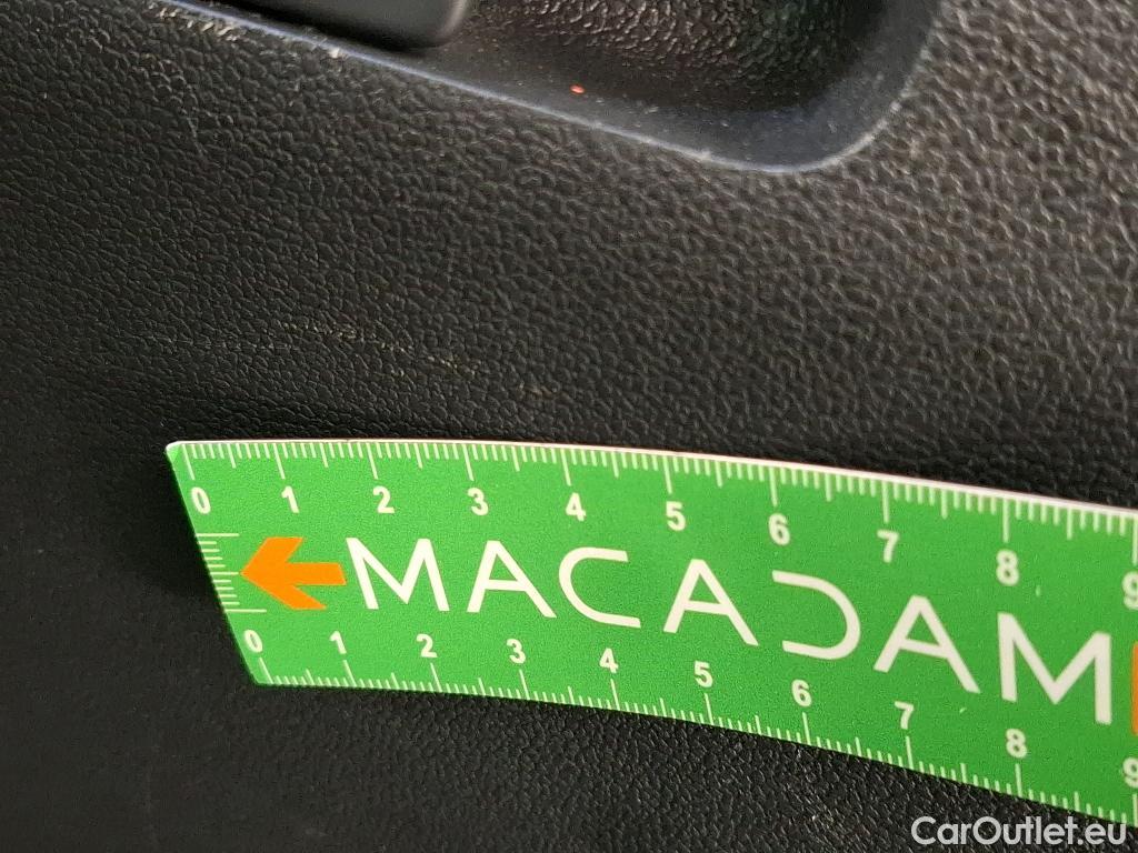  Volkswagen  Tiguan VOLKSWAGEN  / 2020 / 5P / SUV 2.0 TDI 150 DSG7 LIFE PLUS #25