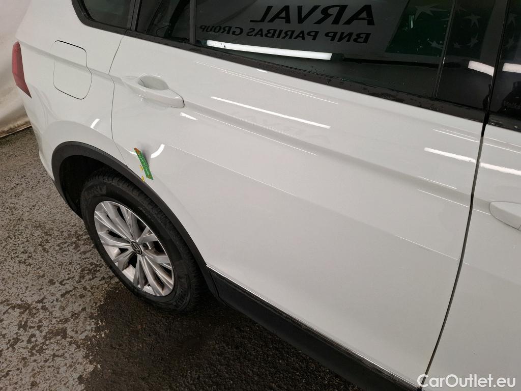  Volkswagen  Tiguan VOLKSWAGEN  / 2020 / 5P / SUV 2.0 TDI 150 DSG7 LIFE PLUS #40