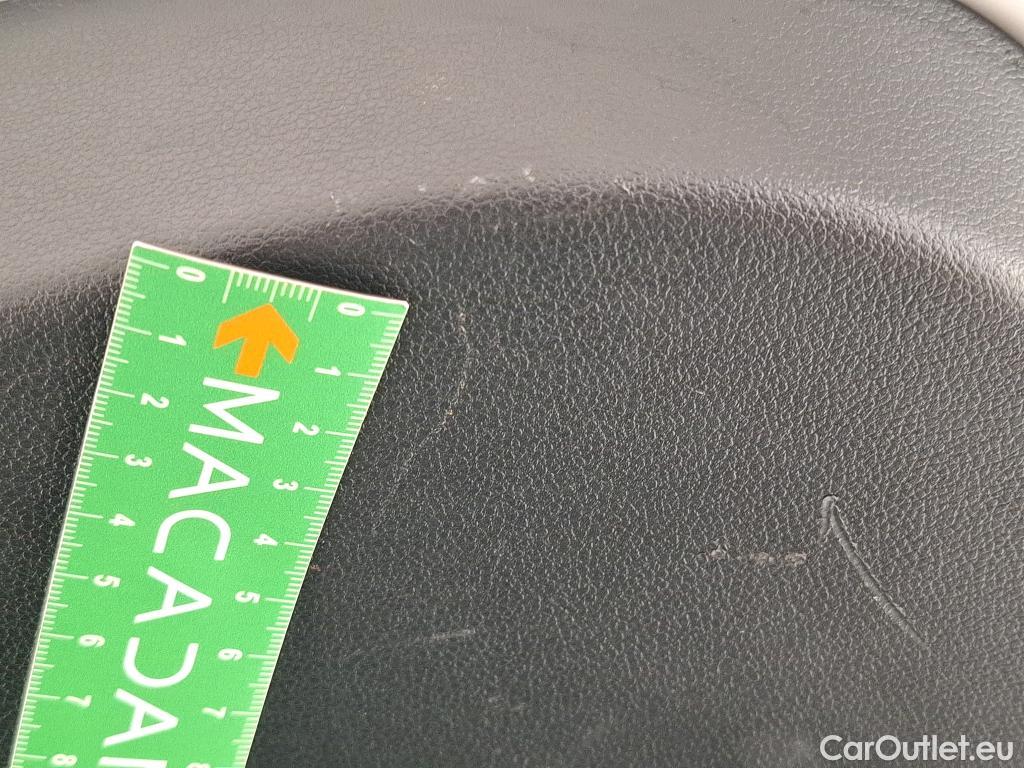  Volkswagen  Tiguan VOLKSWAGEN  / 2020 / 5P / SUV 2.0 TDI 150 DSG7 LIFE PLUS #31