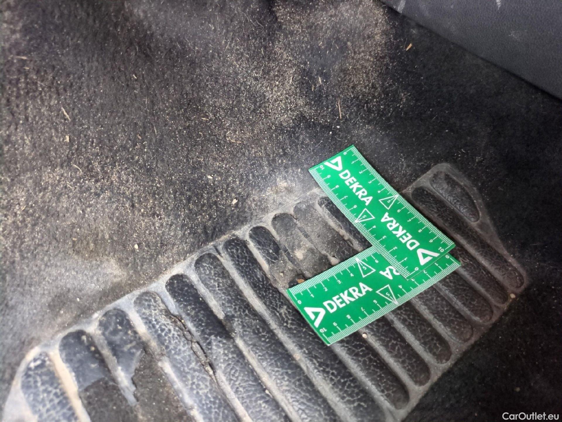  Renault  Clio RENAULT  Société VU 5p Berline Air Medianav dCi 90 #13