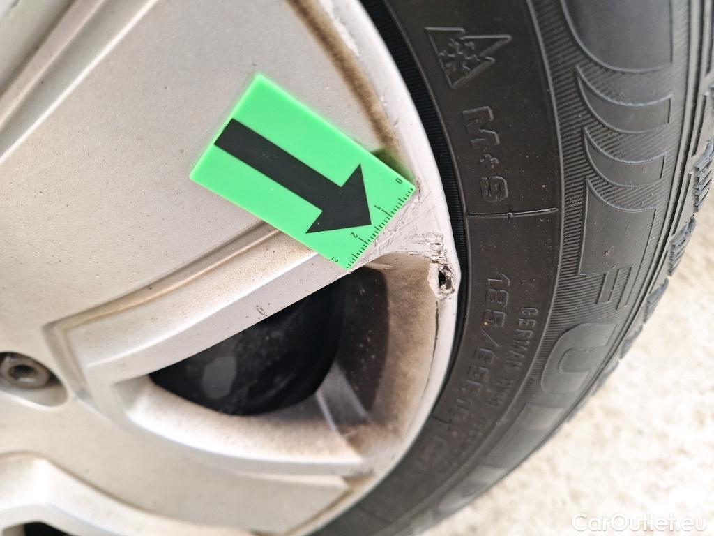  Dacia  Logan 1.5 Blue dCi 95CP Laureate #32