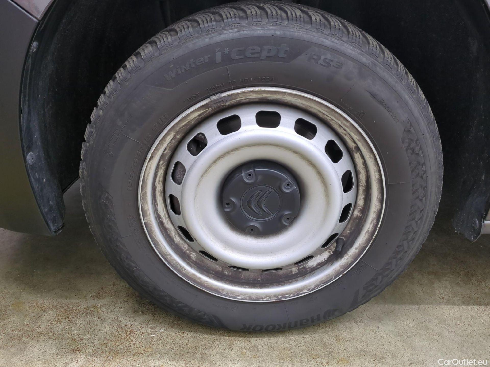  Citroen  Berlingo CITROEN  Van / 2018 / 4P / Fourgonnette M 650kg PT 110 S&S BVM Driver Connect #1