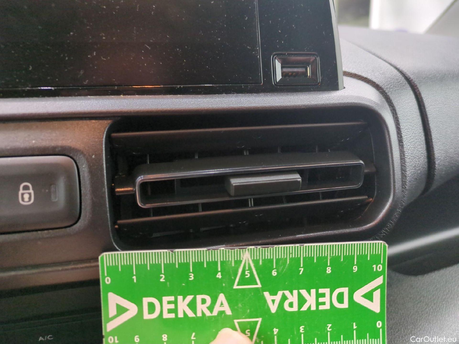  Citroen  Berlingo CITROEN  Van / 2018 / 4P / Fourgonnette M 650kg PT 110 S&S BVM Driver Connect #16