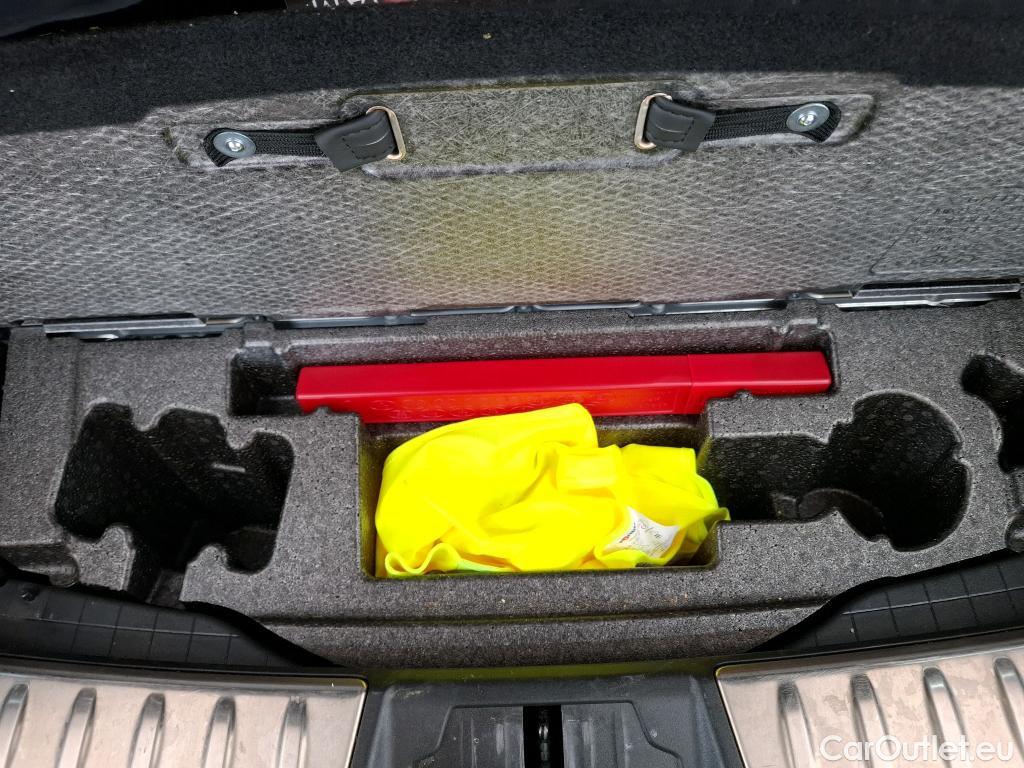  Jaguar  F-PACE JAGUAR  / 2015 / 5P / SUV P400e PHEV BVA 4x4 R-Dynamic SE #13