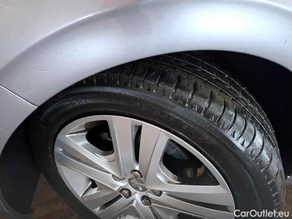  Peugeot  208  Signature 1.2 PureTech 80CV BVM5 E6dT #34