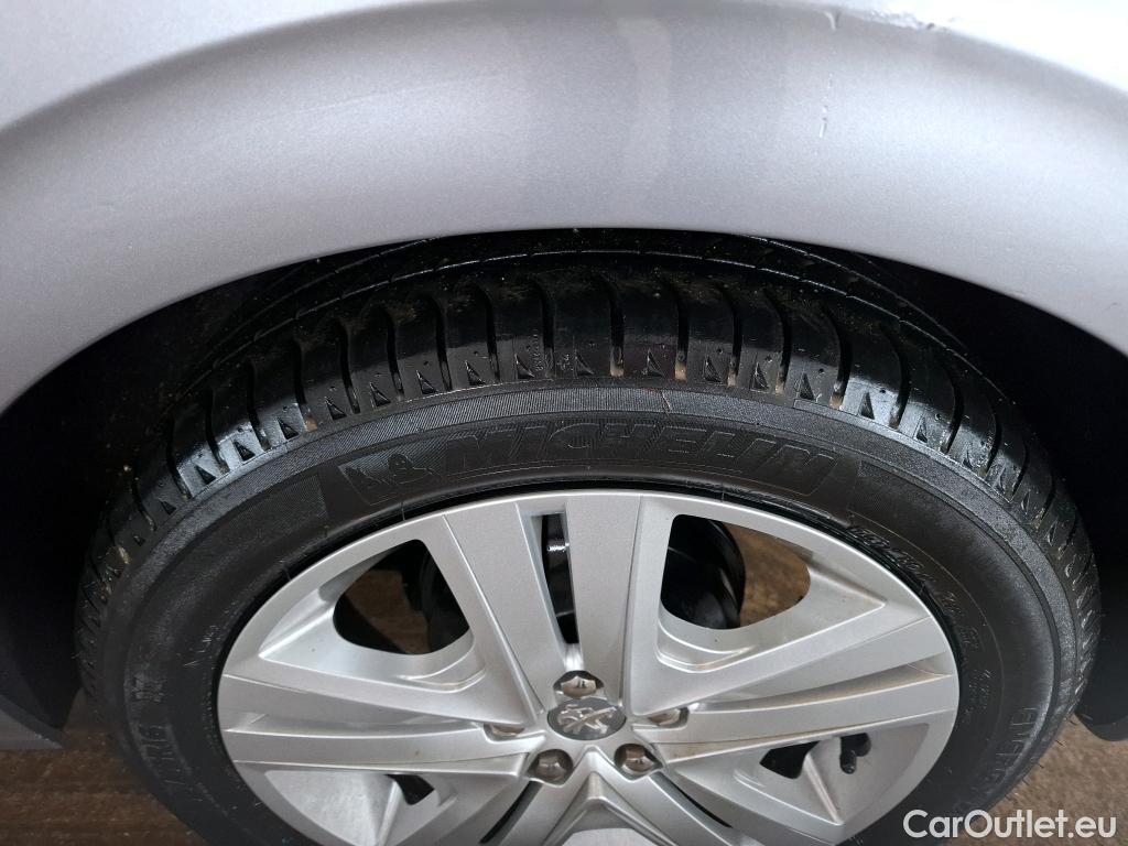  Peugeot  208  Signature 1.2 PureTech 80CV BVM5 E6dT #32