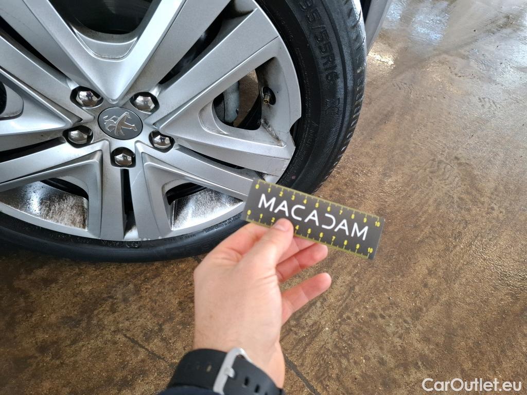  Peugeot  208  Signature 1.2 PureTech 80CV BVM5 E6dT #29