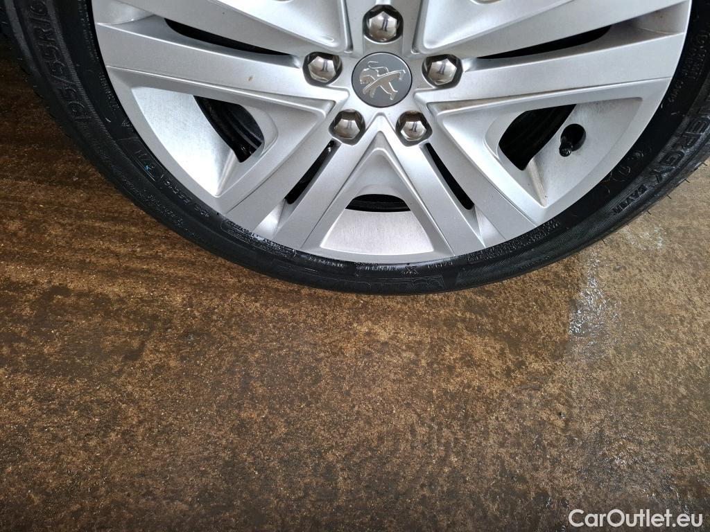  Peugeot  208  Signature 1.2 PureTech 80CV BVM5 E6dT #33