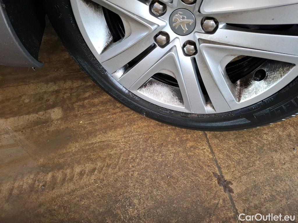  Peugeot  208  Signature 1.2 PureTech 80CV BVM5 E6dT #35