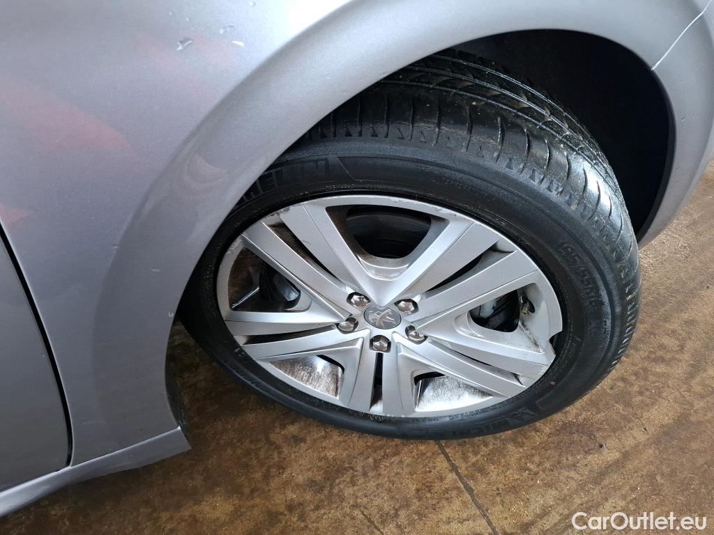  Peugeot  208  Signature 1.2 PureTech 80CV BVM5 E6dT #28