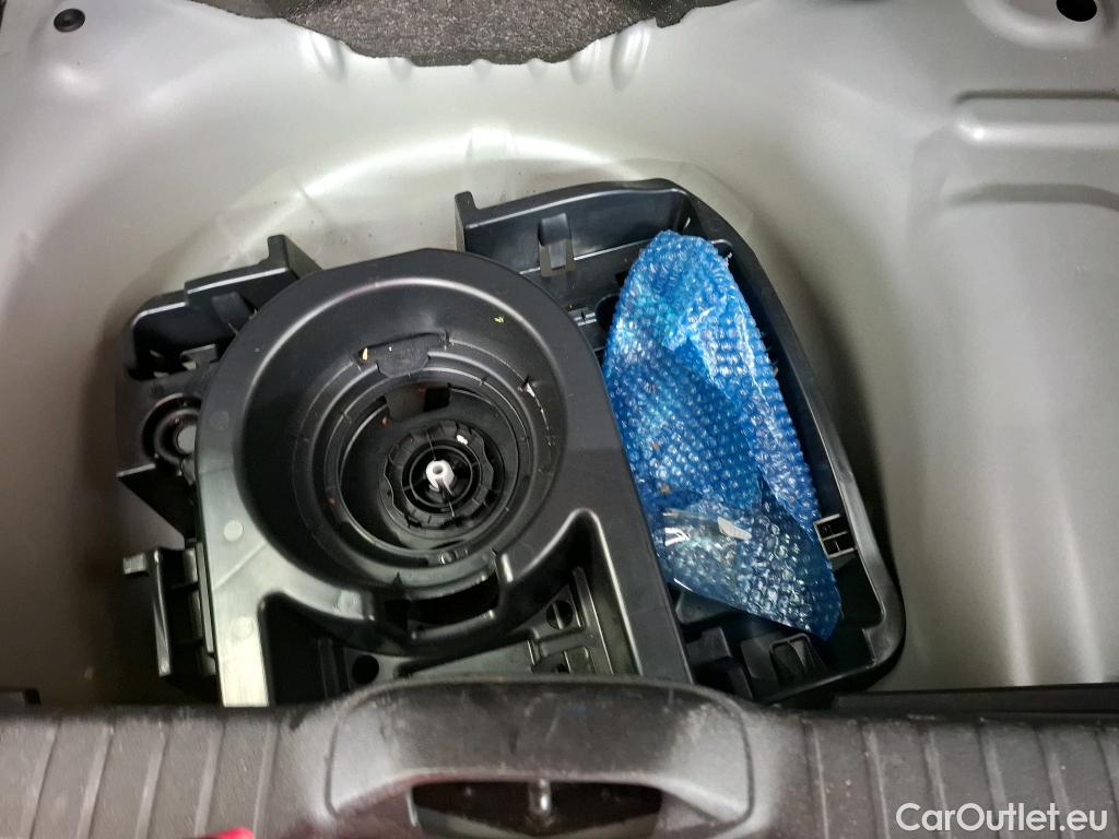  Peugeot  208  Signature 1.2 PureTech 80CV BVM5 E6dT #21