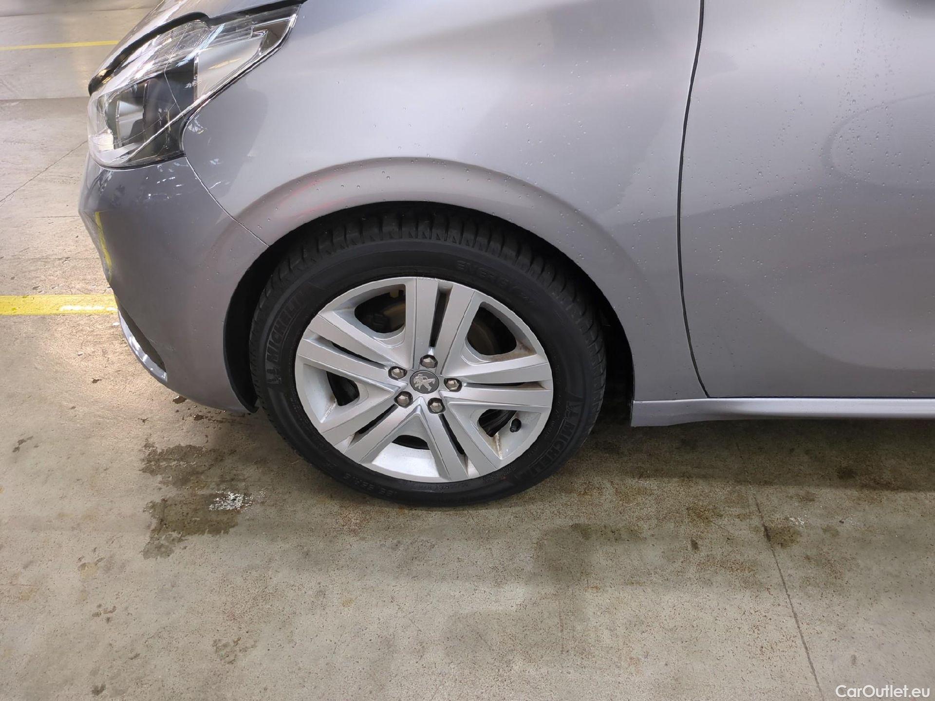  Peugeot  208  Allure Business 1.2 PureTech 110CV BVM6 E6dT #2