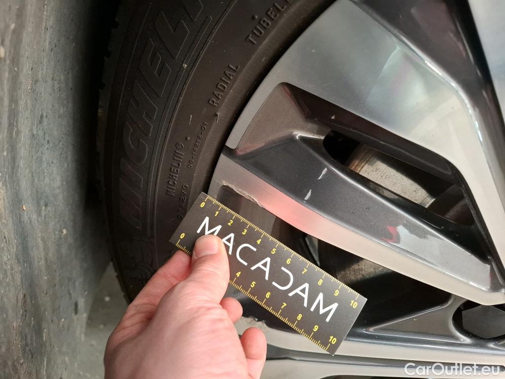  Peugeot  508 PEUGEOT  SW / 2018 / 5P / Break HYBRID 225 E-EAT8 Allure Pack #3