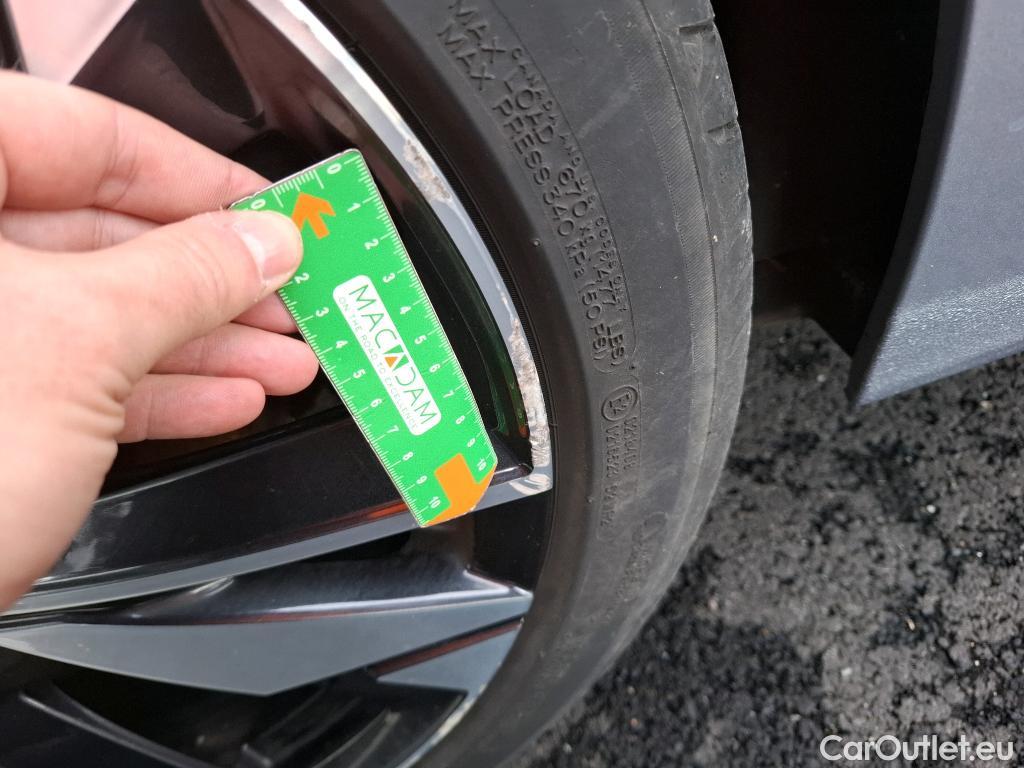  Peugeot  308  Allure 1.5 HDi 130CV BVA8 E6d #24