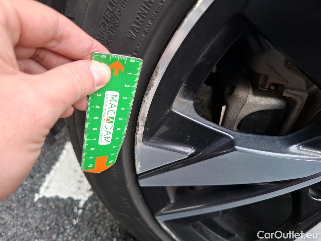  Peugeot  308  Allure 1.5 HDi 130CV BVA8 E6d #25