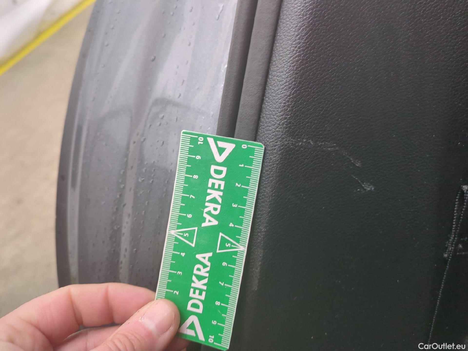  Volkswagen  T-ROC VOLKSWAGEN  / 2021 / 5P / SUV 2.0 TDI 150 LIFE PLUS DSG7 #21