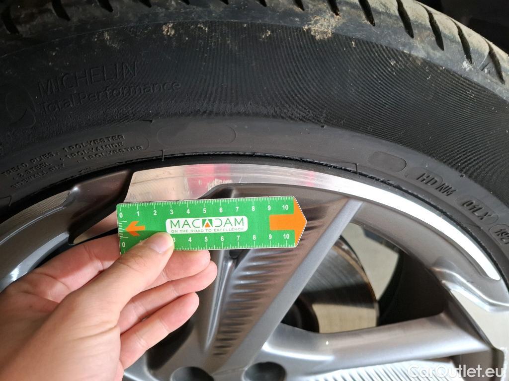  DS  DS7 DS DS 7 Crossback / 2017 / 5P / SUV E-TENSE 4x4 300 BASTILLE + #17