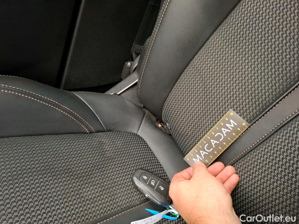  Peugeot  3008 PEUGEOT  / 2020 / 5P / SUV 1.6 HYBRID 225 E-EAT8 GT #7