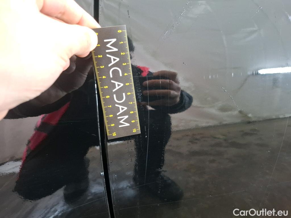  Mercedes  A-Klasse MERCEDES-BENZ Classe A Compact / 2018 / 5P / Berline A 180 d AMG Line 8G-DCT #77