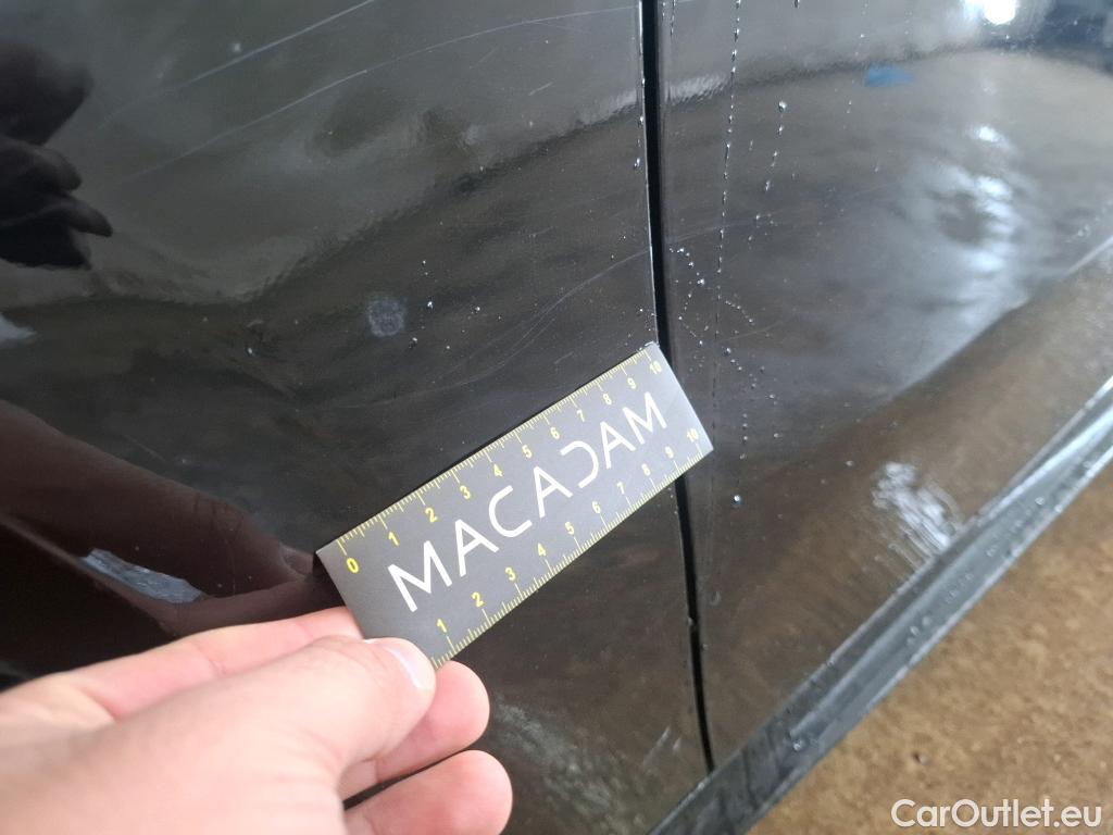  Mercedes  A-Klasse MERCEDES-BENZ Classe A Compact / 2018 / 5P / Berline A 180 d AMG Line 8G-DCT #46