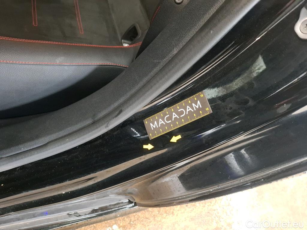  Mercedes  A-Klasse MERCEDES-BENZ Classe A Compact / 2018 / 5P / Berline A 180 d AMG Line 8G-DCT #68