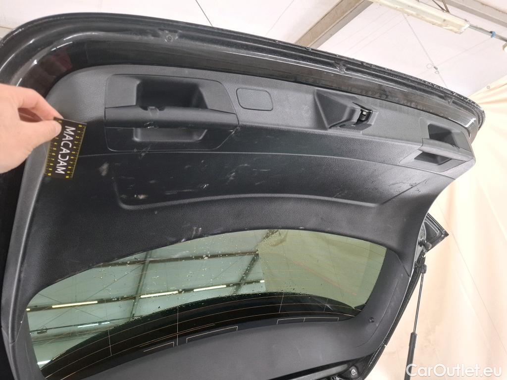  Mercedes  A-Klasse MERCEDES-BENZ Classe A Compact / 2018 / 5P / Berline A 180 d AMG Line 8G-DCT #61