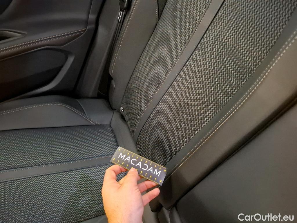  Peugeot  3008 PEUGEOT  / 2020 / 5P / SUV 1.6 HYBRID 225 E-EAT8 GT #8