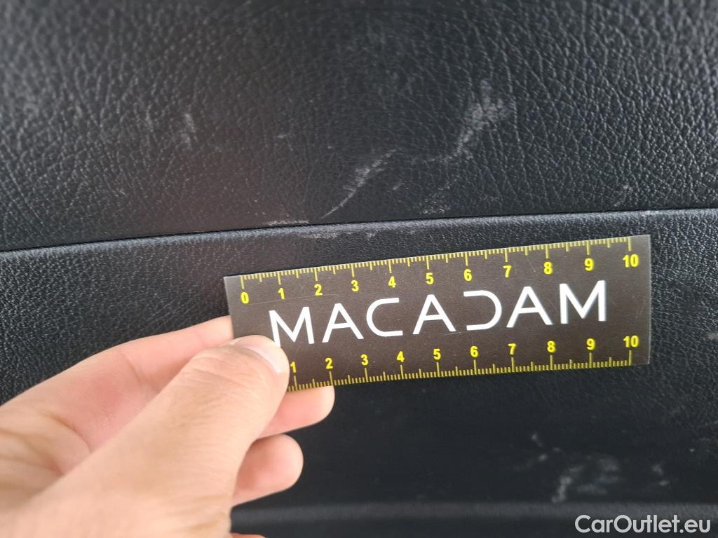  Mercedes  A-Klasse MERCEDES-BENZ Classe A Compact / 2018 / 5P / Berline A 180 d AMG Line 8G-DCT #64